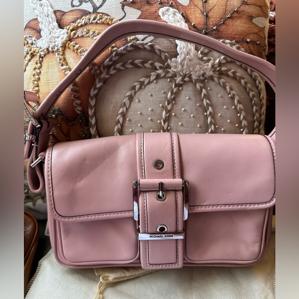✨Flash Sale✨

Michael Kors Blush Pink Shoulder Bag